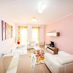 Happy Stories\' Apartment In City Centre